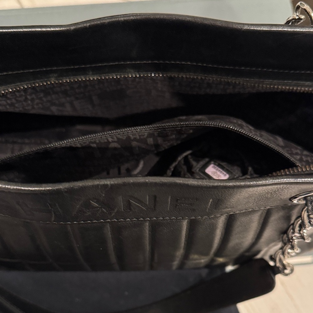 Chanel Vertical Quilted LAX Shoulder Bag - Picture 3 of 14